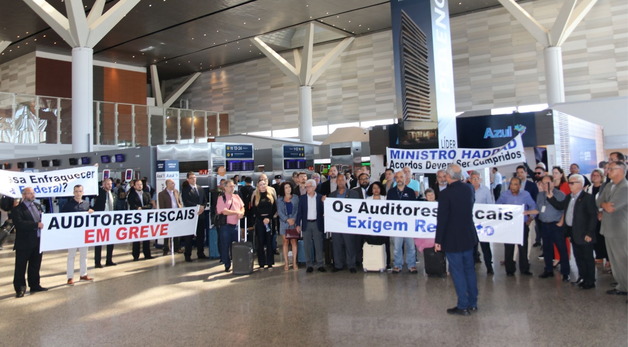 Auditores-Fiscais participam de Ato Público em Viracopos